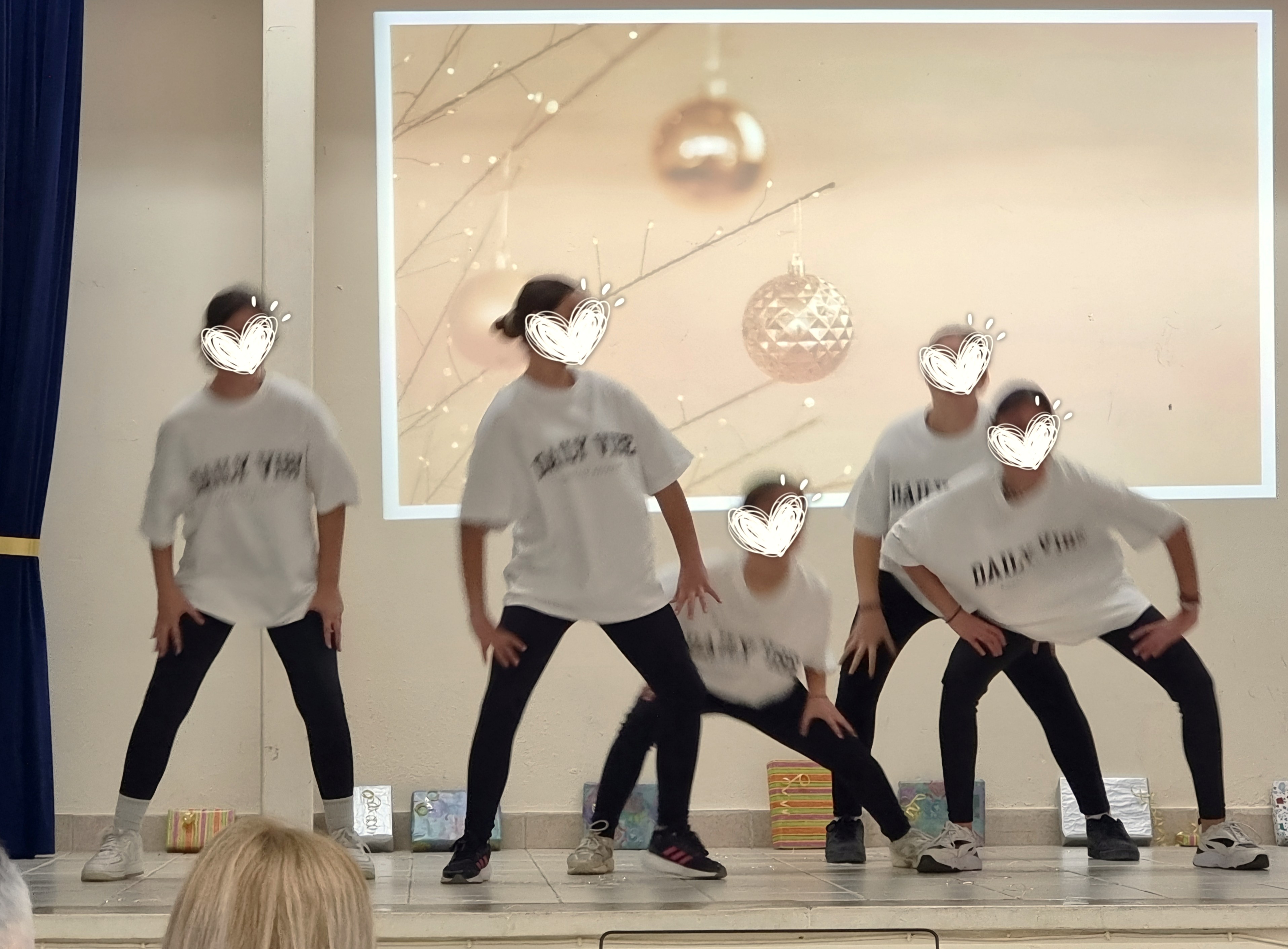 Χορευτικό «Santa tell me»